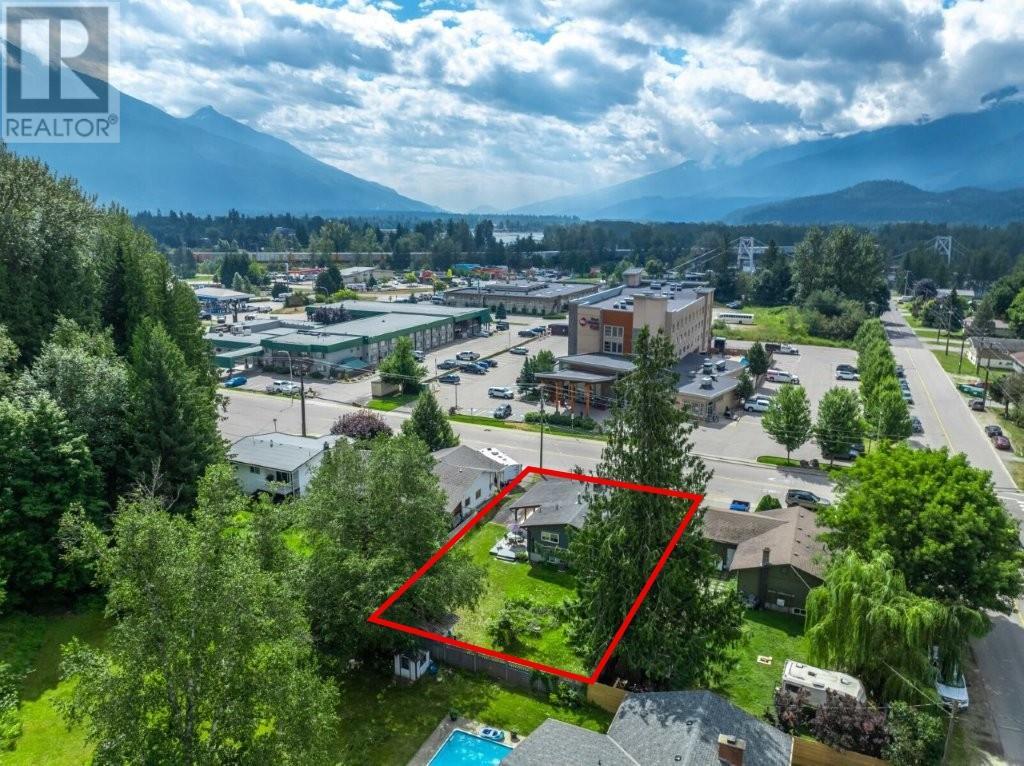 Property at 1924 Laforme Boulevard image 3