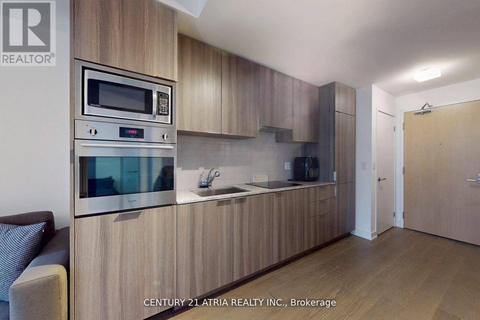 612 - 11 Wellesley Street W, Toronto, Ontario  M4Y 0G4 - Photo 12 - C12052176