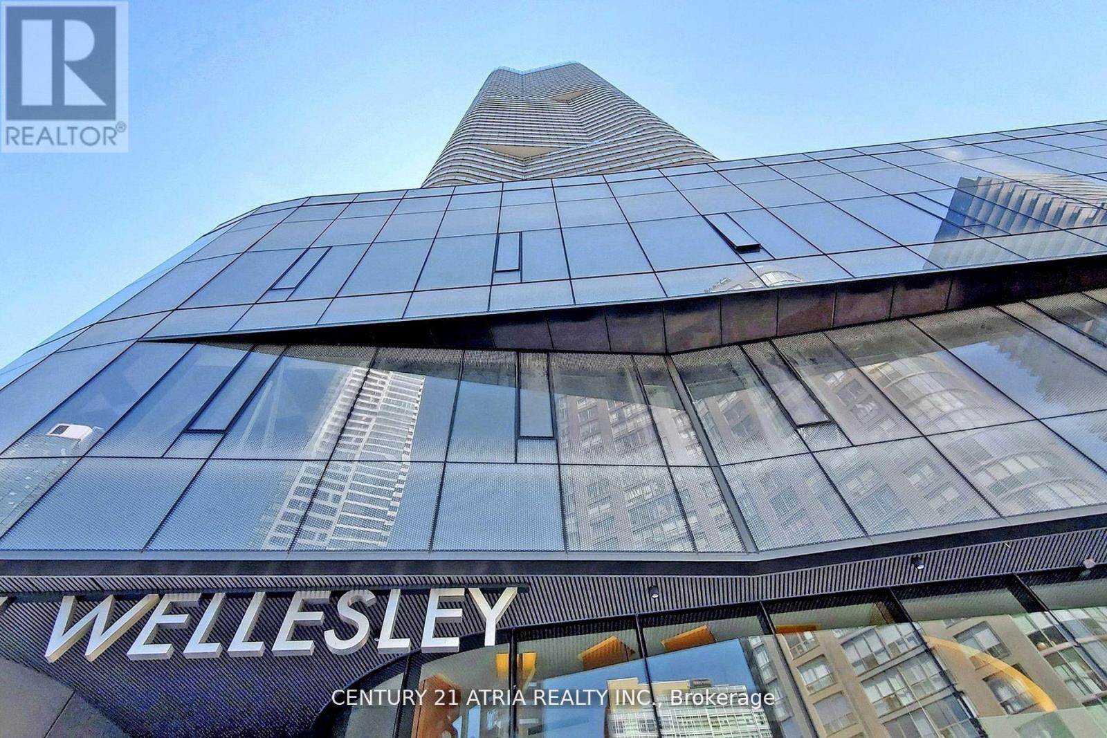 612 - 11 Wellesley Street W, Toronto, Ontario  M4Y 0G4 - Photo 3 - C12052176