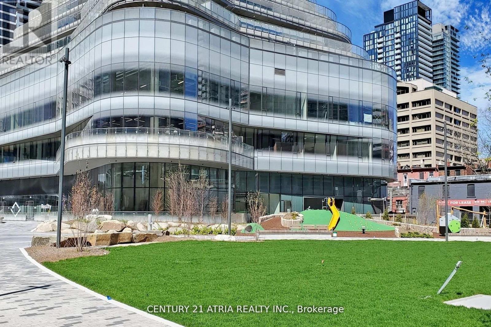 612 - 11 Wellesley Street W, Toronto, Ontario  M4Y 0G4 - Photo 4 - C12052176