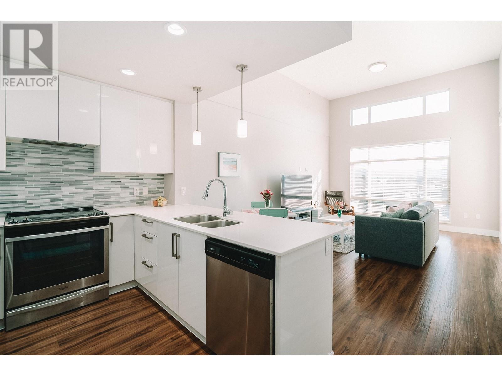 614 2465 WILSON AVENUE, port coquitlam, British Columbia