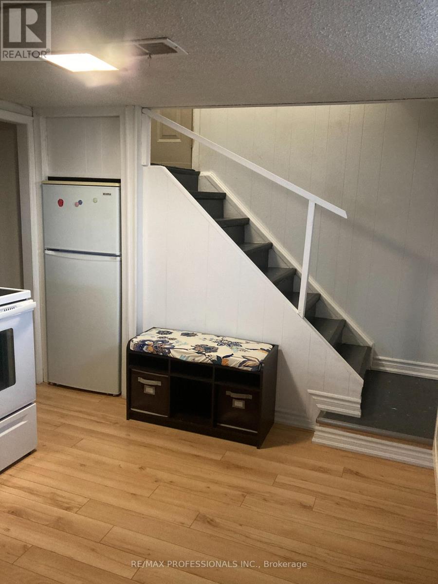 997 Islington Avenue, Toronto, Ontario  M8Z 4R2 - Photo 2 - W12052208
