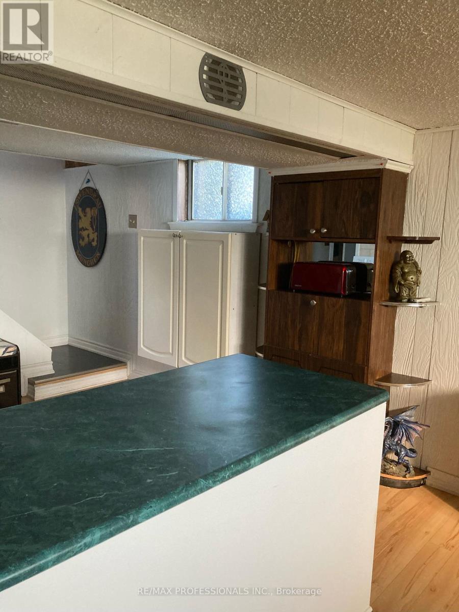 997 Islington Avenue, Toronto, Ontario  M8Z 4R2 - Photo 3 - W12052208
