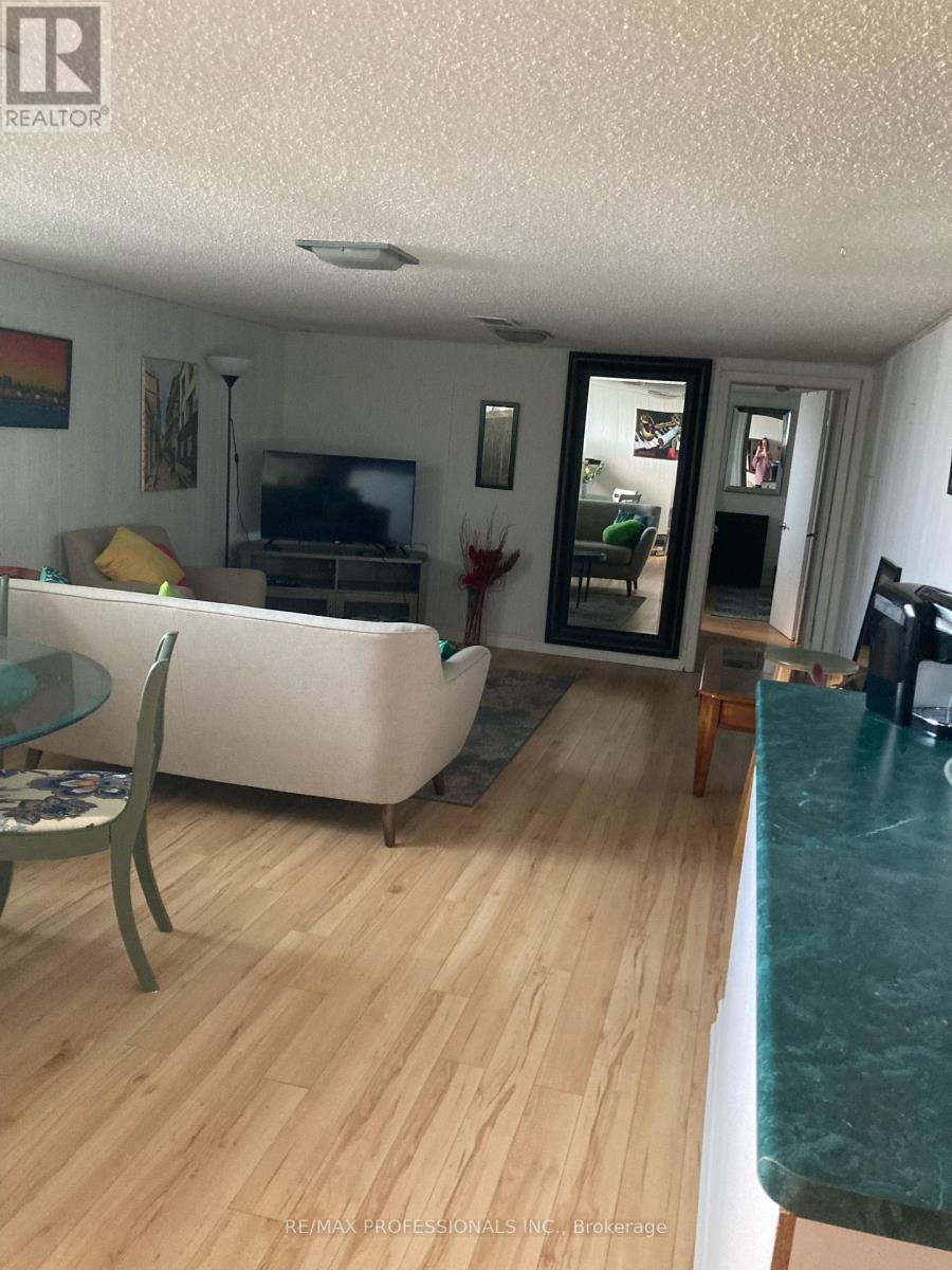 997 Islington Avenue, Toronto, Ontario  M8Z 4R2 - Photo 5 - W12052208