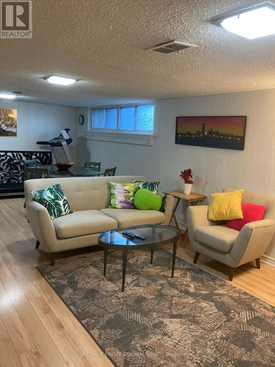 997 Islington Avenue, Toronto, Ontario  M8Z 4R2 - Photo 7 - W12052208