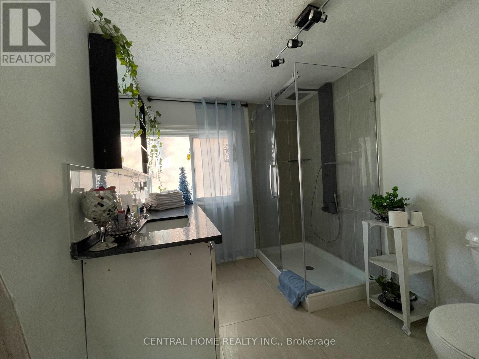 6068 Drummond Road, Niagara Falls, Ontario  L2G 4M2 - Photo 10 - X12052222