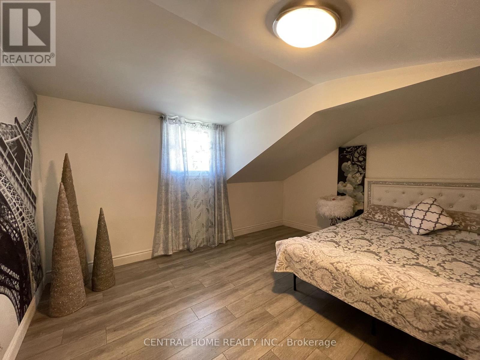 6068 Drummond Road, Niagara Falls, Ontario  L2G 4M2 - Photo 13 - X12052222