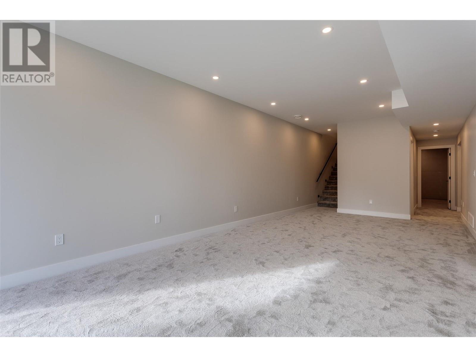 Property at 1675 HARBOUR VIEW Crescent image 3