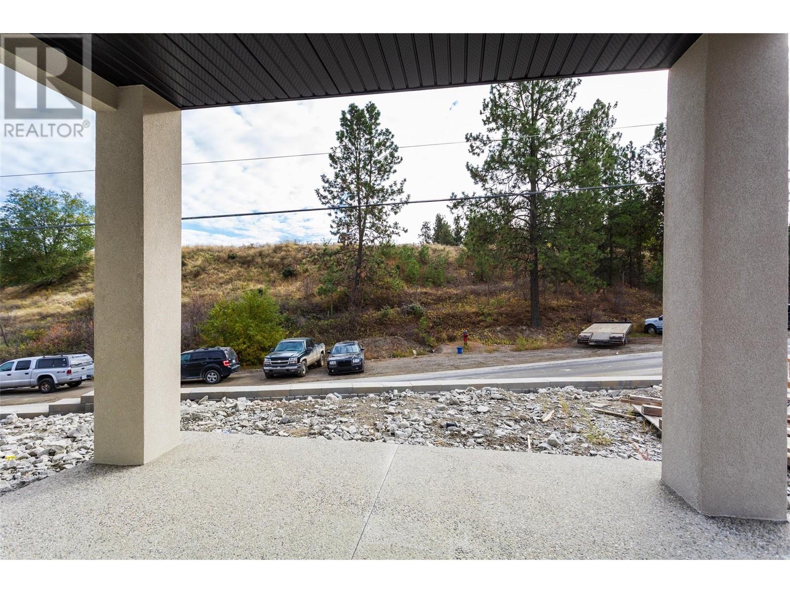 Property at 1675 HARBOUR VIEW Crescent image 5
