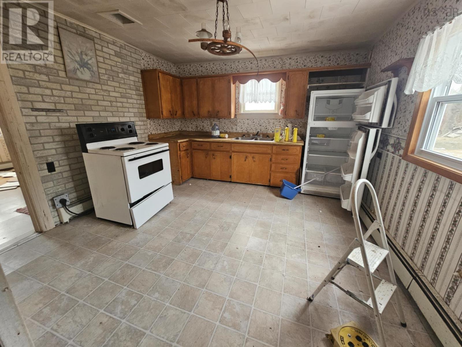3 Verrier Crescent, Louisbourg, Nova Scotia  B1C 2K2 - Photo 3 - 202506324