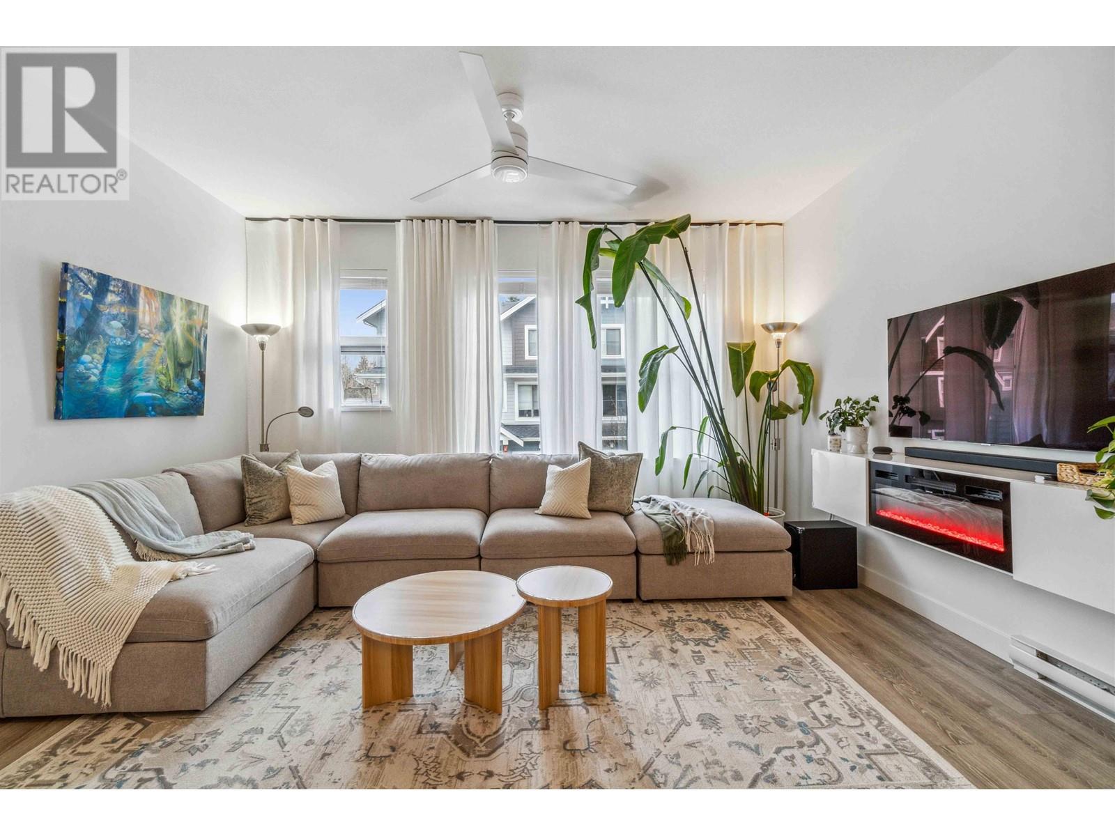 Property at 16 2145 PRAIRIE AVENUE image 1