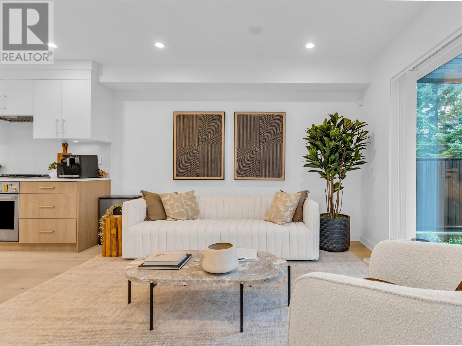 244 W 18th Street, North Vancouver, British Columbia  V5Y 2A7 - Photo 10 - R2983998