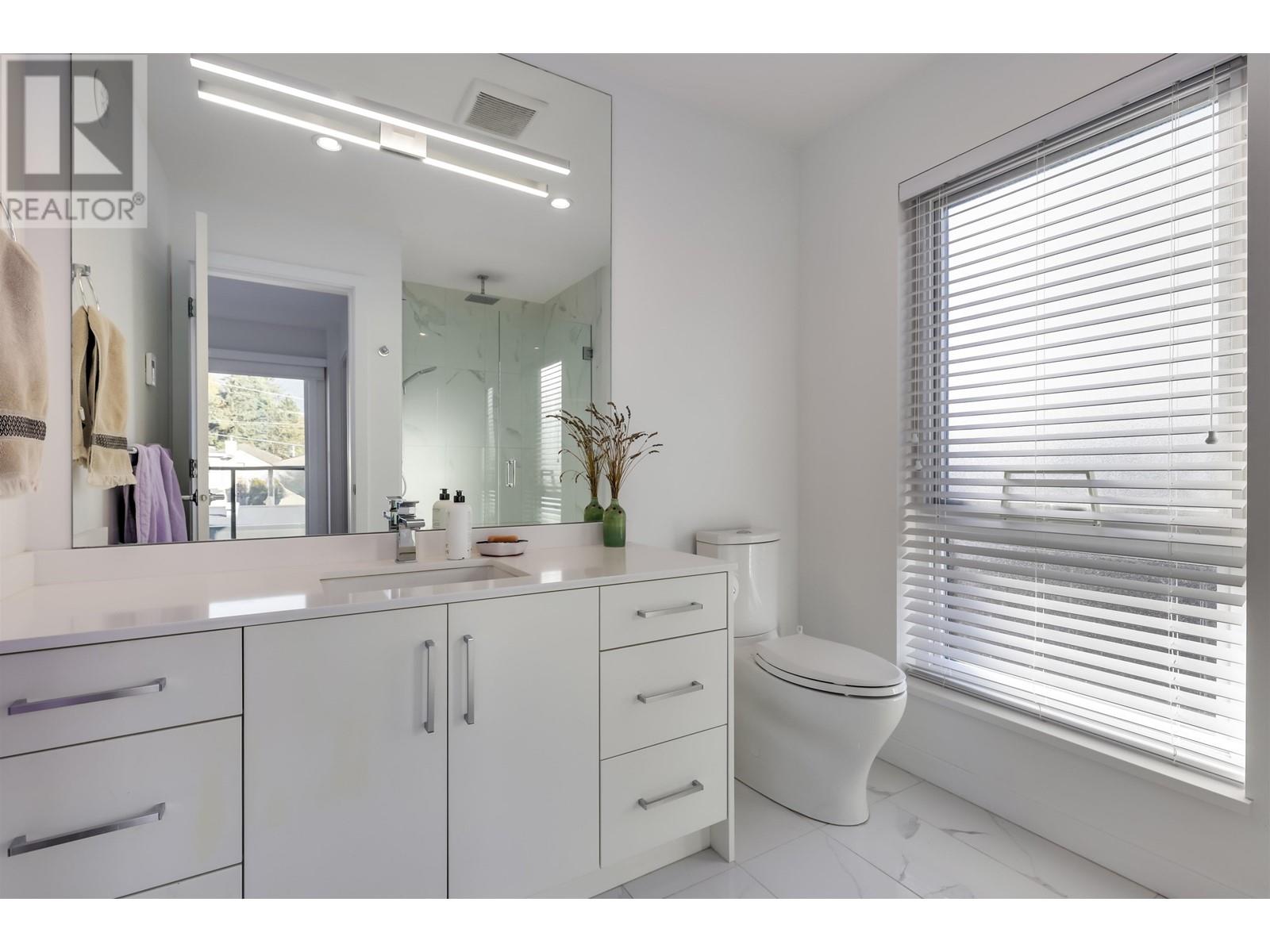 244 W 18th Street, North Vancouver, British Columbia  V5Y 2A7 - Photo 16 - R2983998