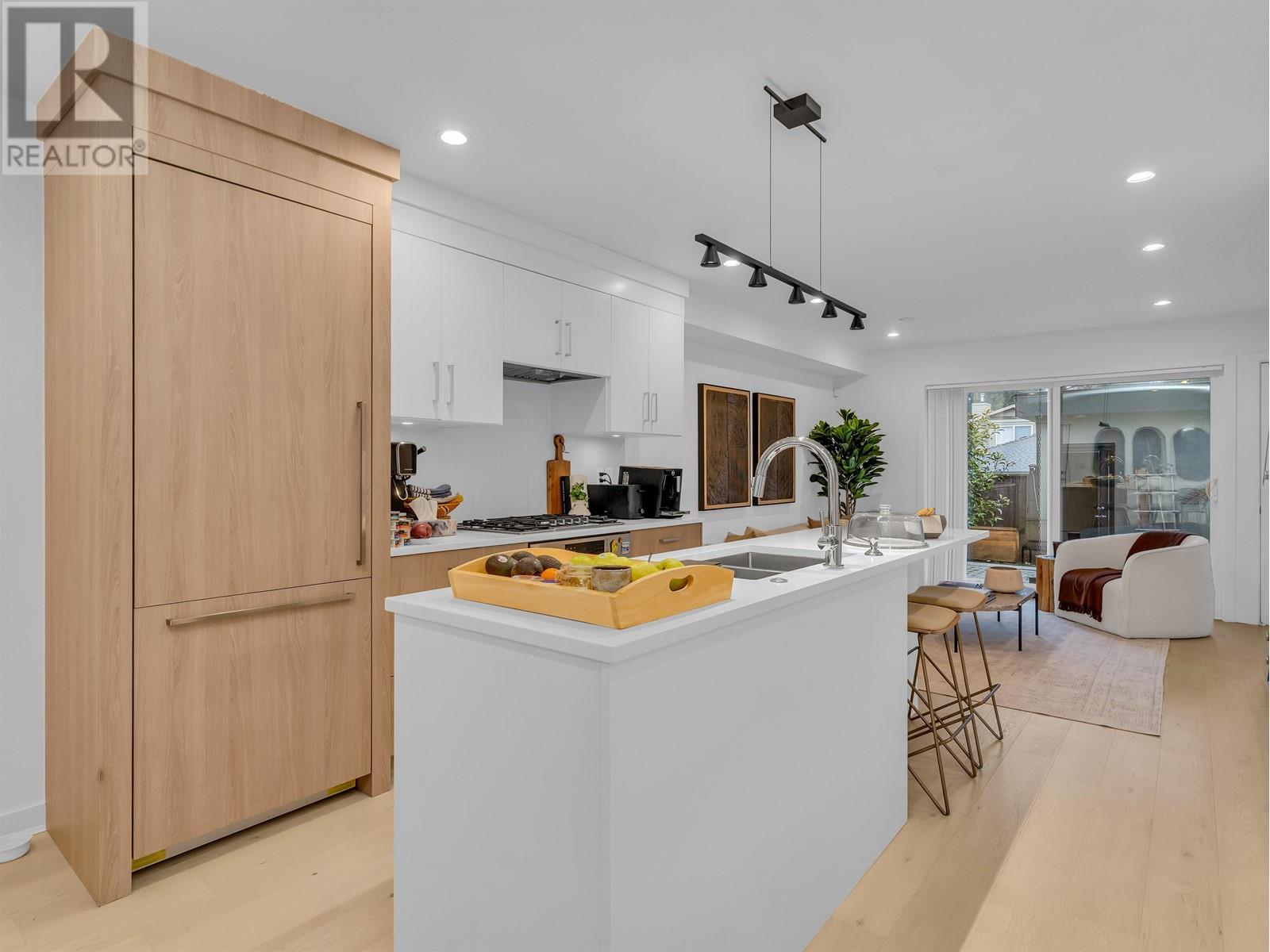 244 W 18th Street, North Vancouver, British Columbia  V5Y 2A7 - Photo 7 - R2983998