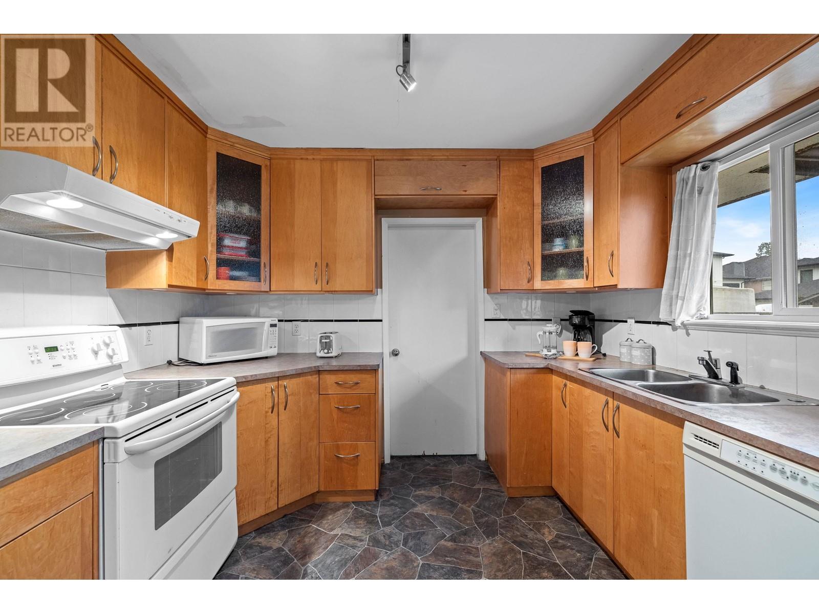 1234 Prairie Avenue, Port Coquitlam, British Columbia  V3B 1S8 - Photo 10 - R2984015