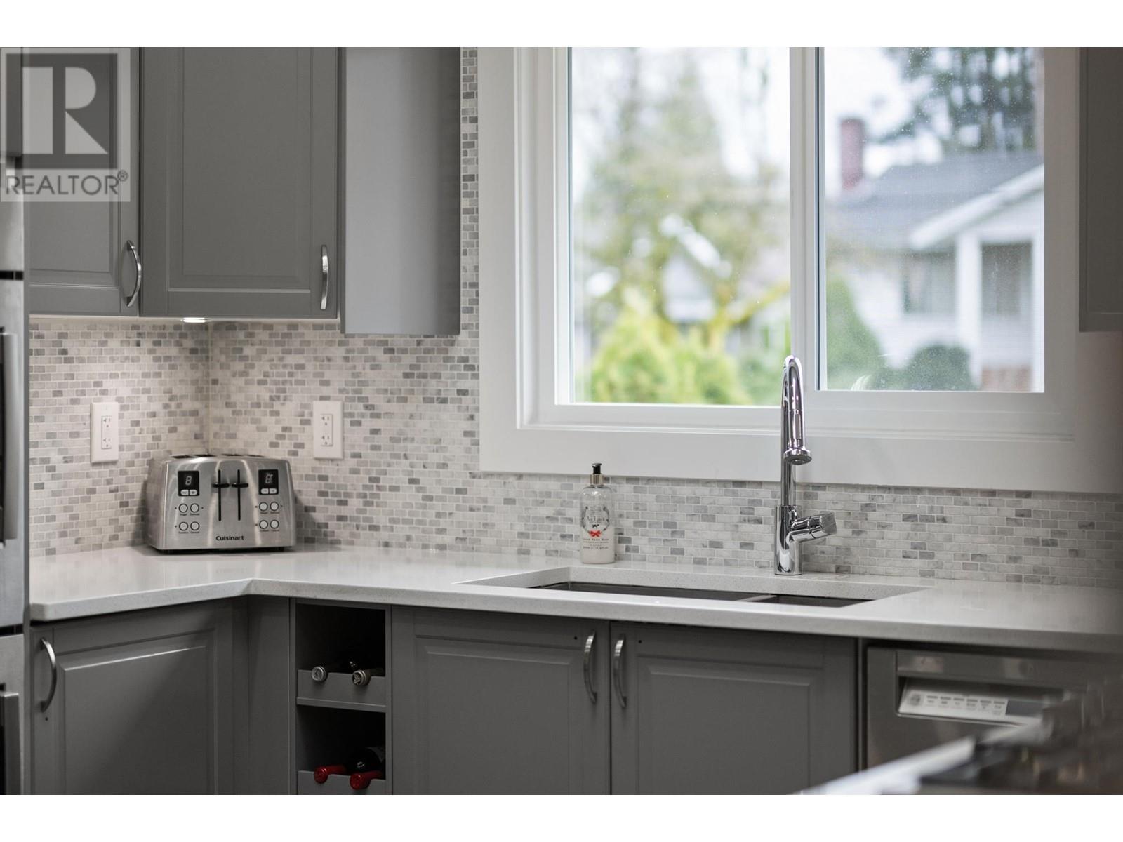 2416 Tolmie Avenue, Coquitlam, British Columbia  V3K 3E7 - Photo 12 - R2984043