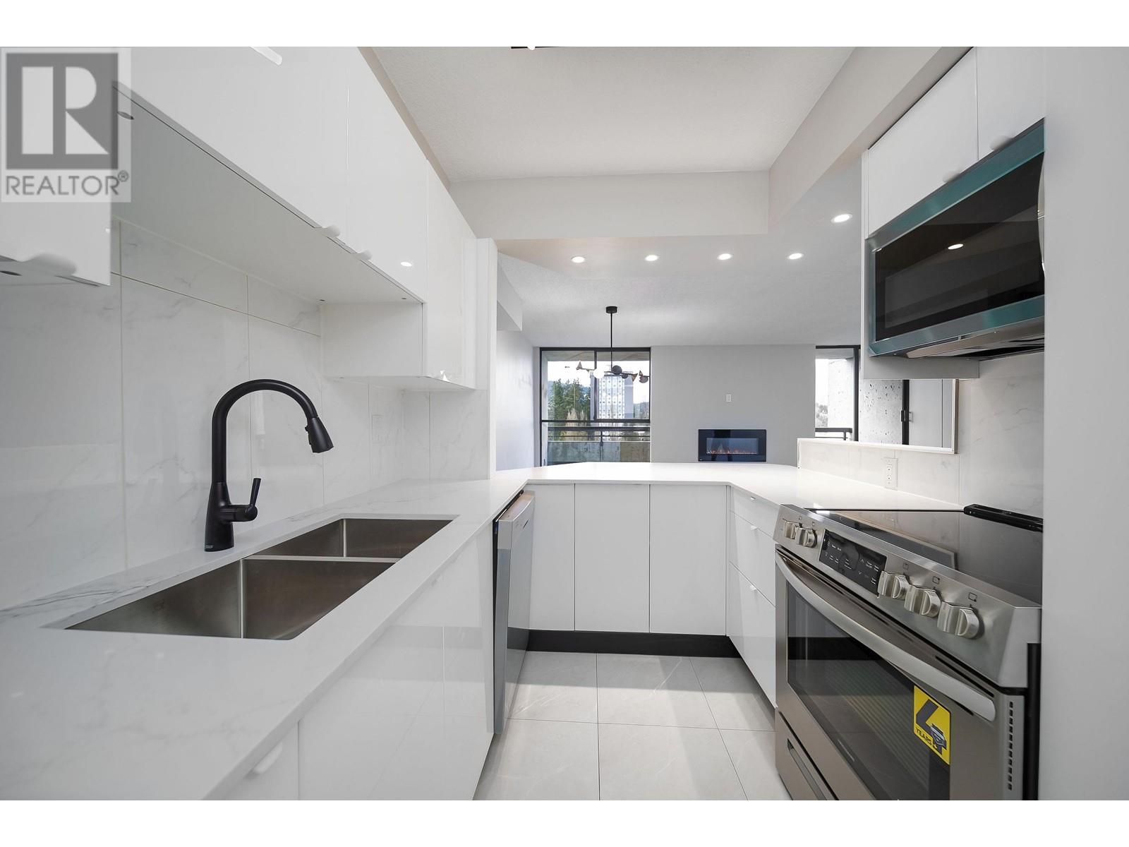 1101 3737 Bartlett Court, Burnaby, British Columbia  V3J 7E3 - Photo 2 - R2984017