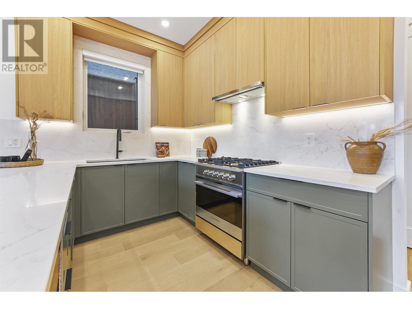 Listing Picture 10 of 38 : 2 1322 13TH AVENUE, Vancouver / 溫哥華 - 魯藝地產 Yvonne Lu Group - MLS Medallion Club Member