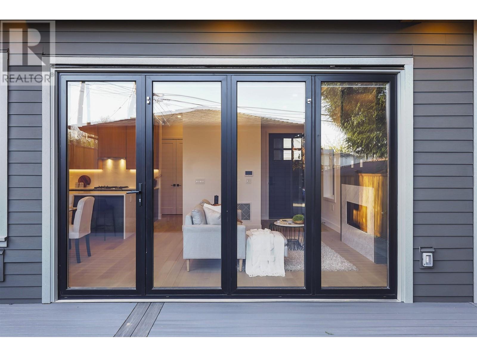 Listing Picture 34 of 38 : 2 1322 13TH AVENUE, Vancouver / 溫哥華 - 魯藝地產 Yvonne Lu Group - MLS Medallion Club Member