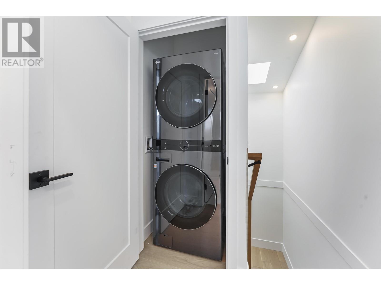 Listing Picture 32 of 38 : 2 1322 13TH AVENUE, Vancouver / 溫哥華 - 魯藝地產 Yvonne Lu Group - MLS Medallion Club Member