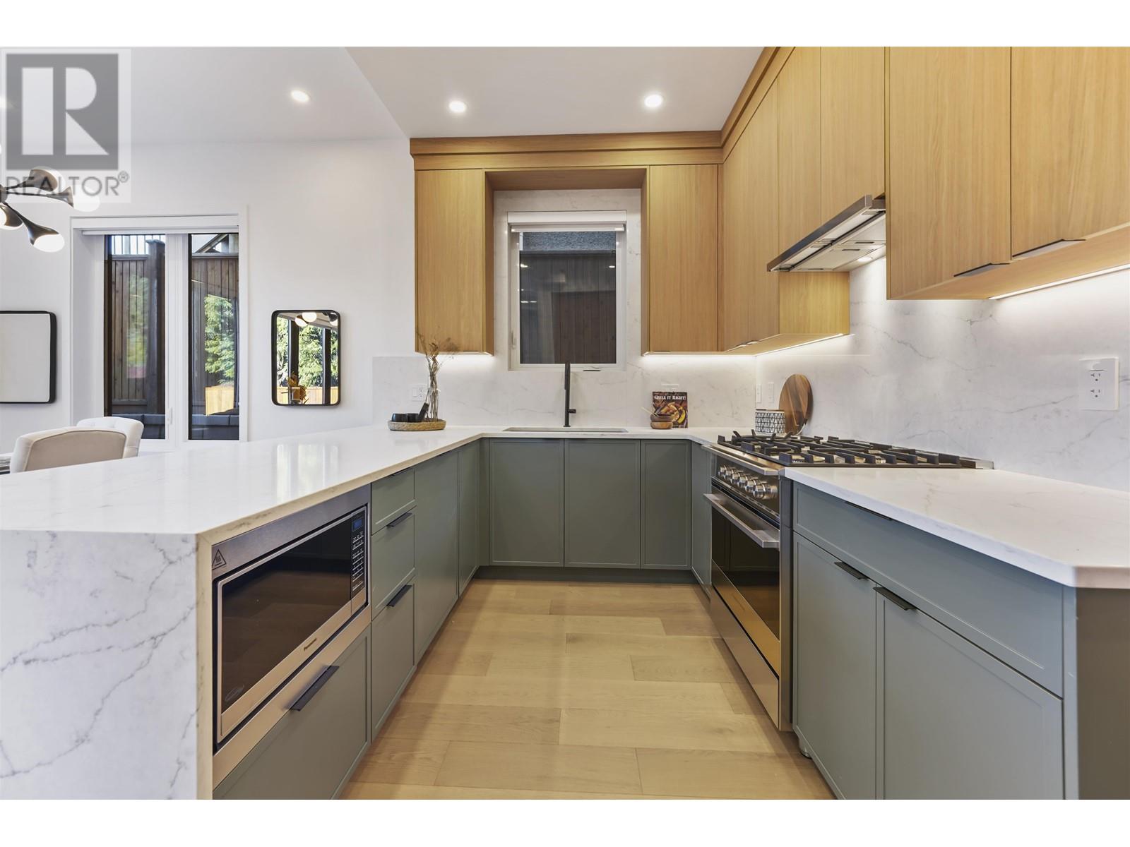 Listing Picture 11 of 38 : 2 1322 13TH AVENUE, Vancouver / 溫哥華 - 魯藝地產 Yvonne Lu Group - MLS Medallion Club Member