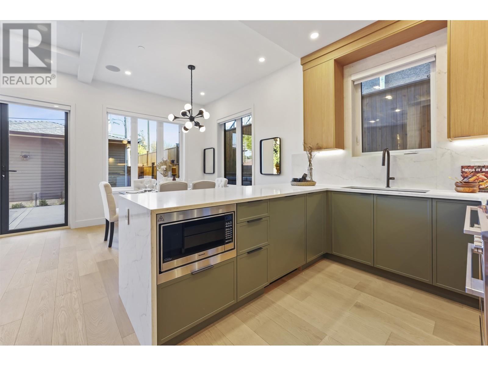 Listing Picture 12 of 38 : 2 1322 13TH AVENUE, Vancouver / 溫哥華 - 魯藝地產 Yvonne Lu Group - MLS Medallion Club Member