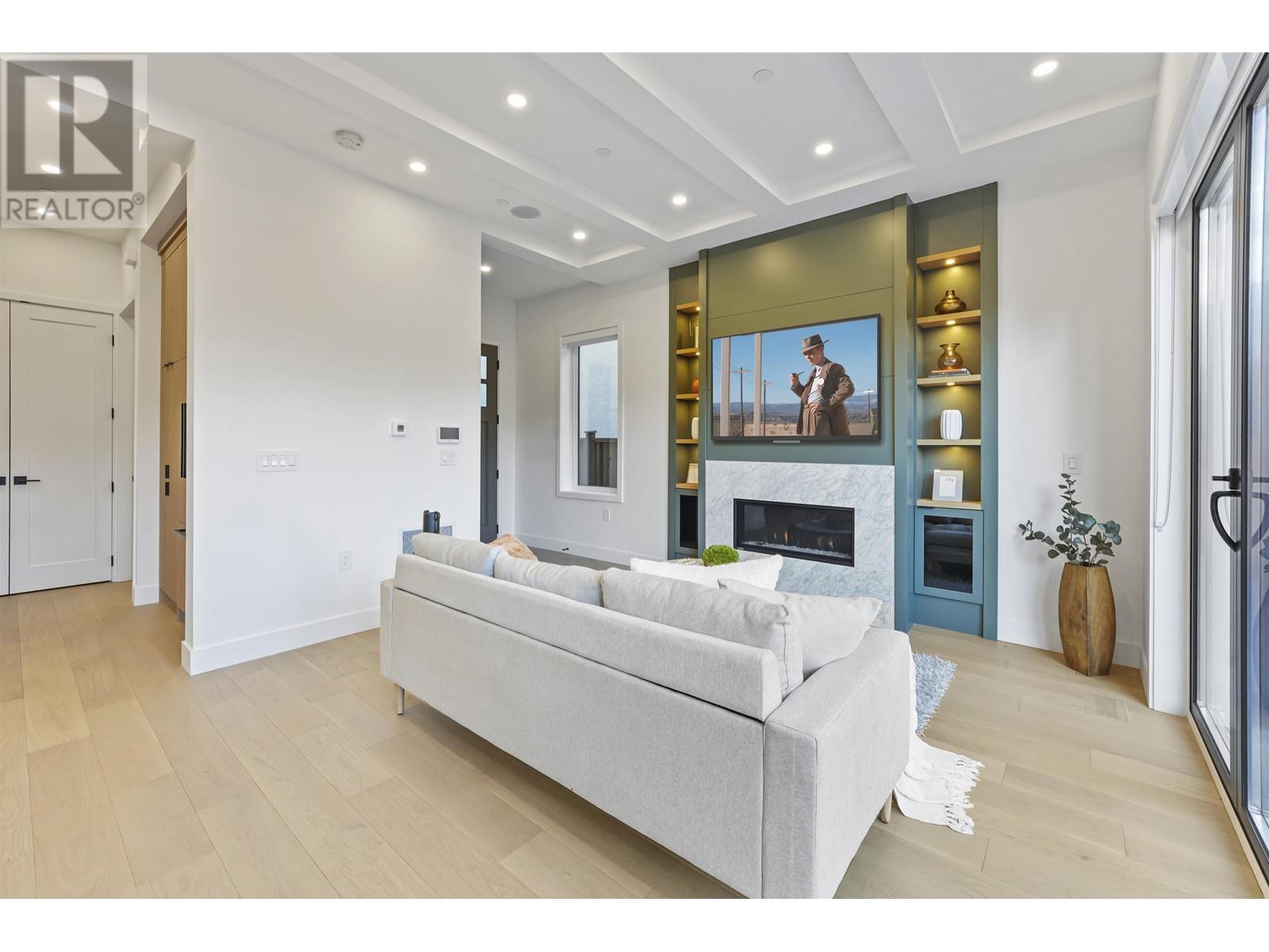 Listing Picture 4 of 38 : 2 1322 13TH AVENUE, Vancouver / 溫哥華 - 魯藝地產 Yvonne Lu Group - MLS Medallion Club Member