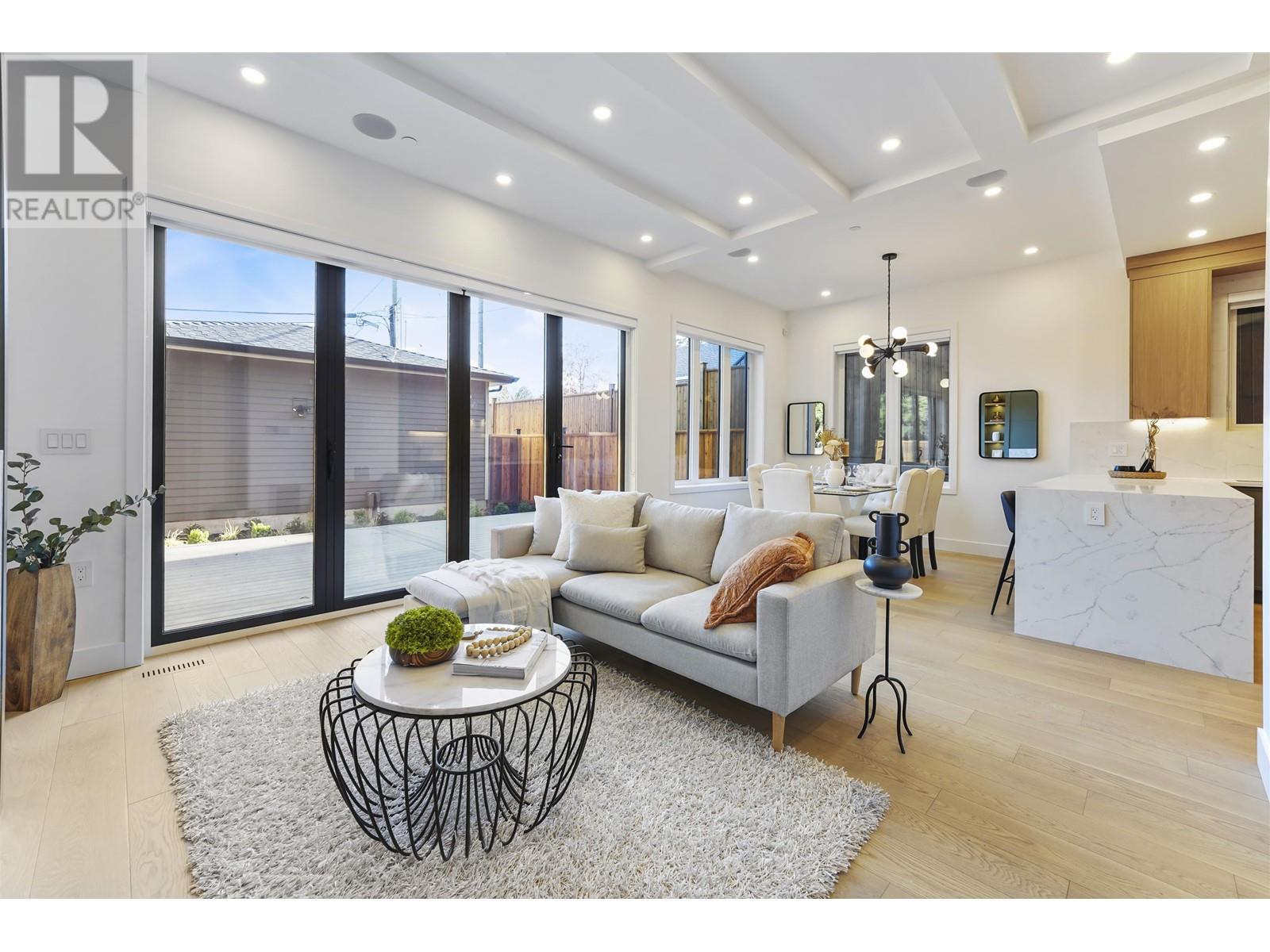 Listing Picture 2 of 38 : 2 1322 13TH AVENUE, Vancouver / 溫哥華 - 魯藝地產 Yvonne Lu Group - MLS Medallion Club Member