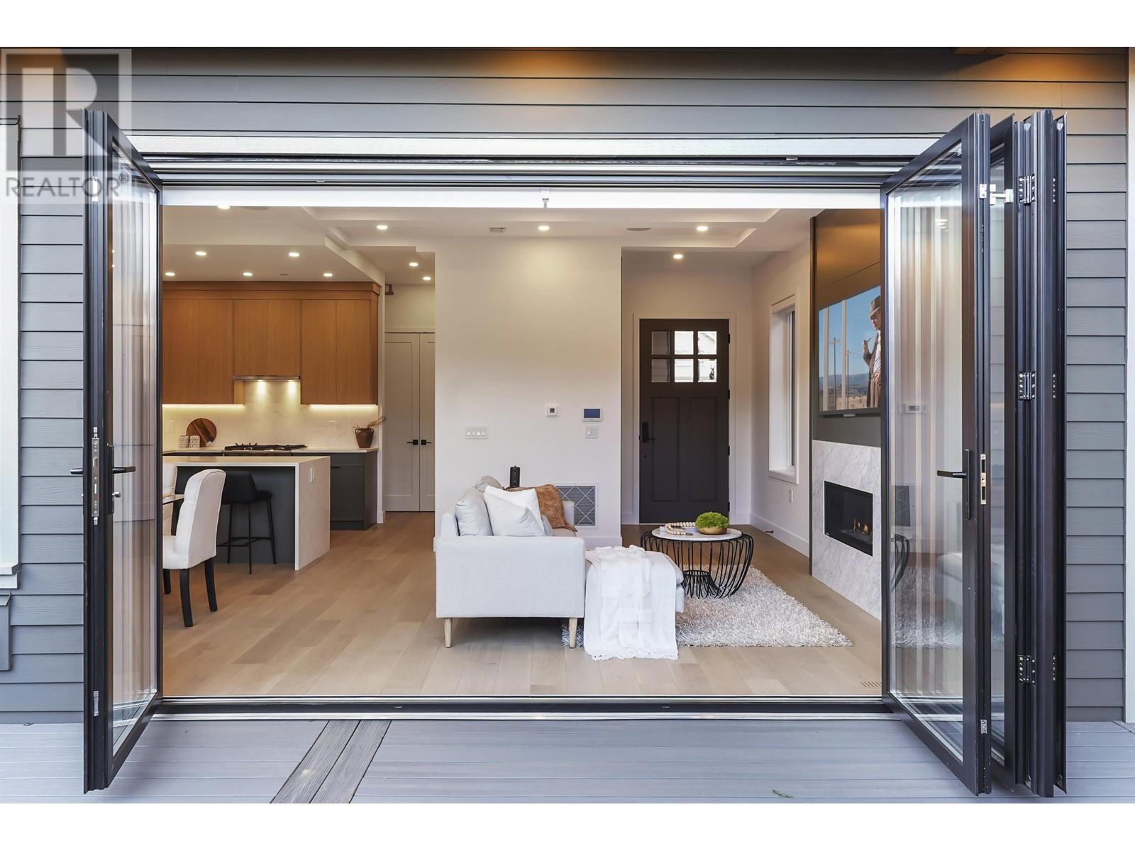 Listing Picture 35 of 38 : 2 1322 13TH AVENUE, Vancouver / 溫哥華 - 魯藝地產 Yvonne Lu Group - MLS Medallion Club Member