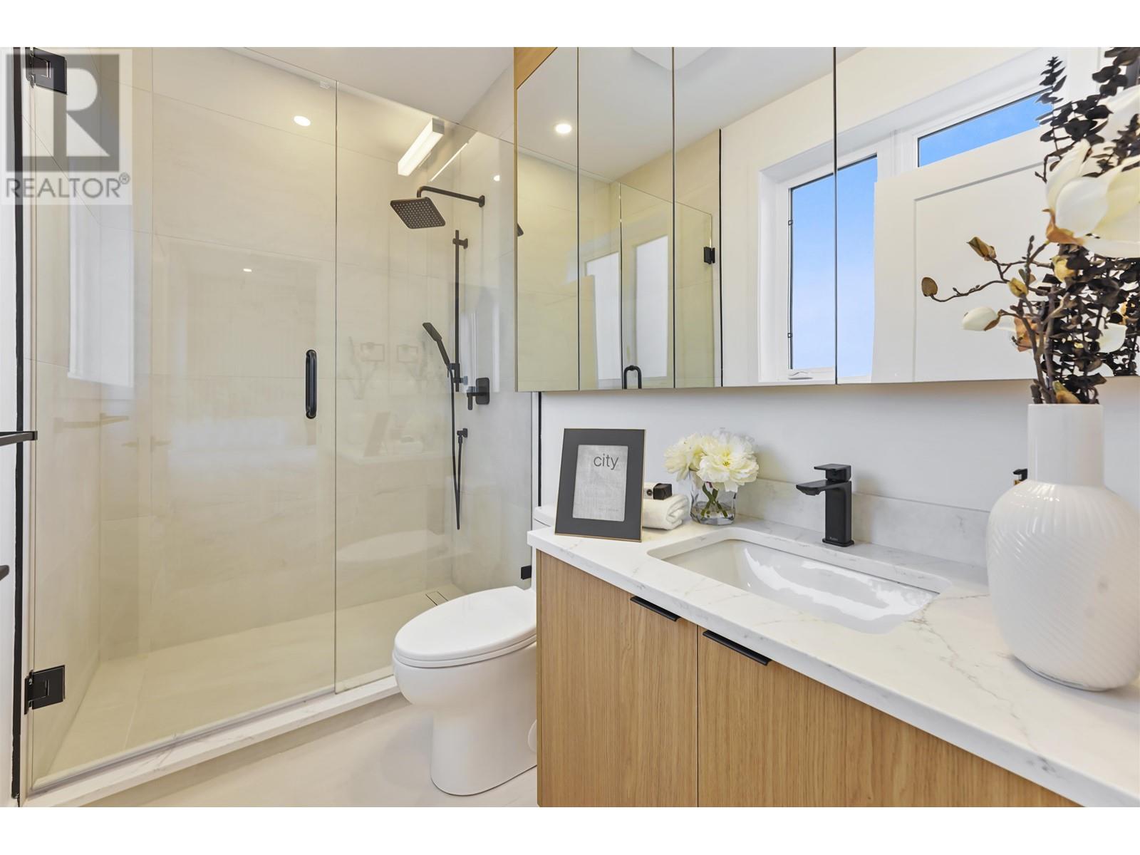 Listing Picture 21 of 38 : 2 1322 13TH AVENUE, Vancouver / 溫哥華 - 魯藝地產 Yvonne Lu Group - MLS Medallion Club Member