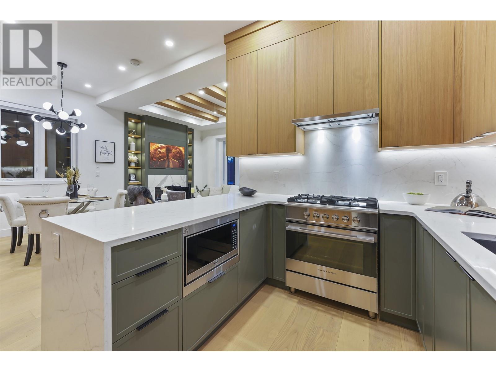 Listing Picture 12 of 35 : 1 1322 E 13TH AVENUE, Vancouver / 溫哥華 - 魯藝地產 Yvonne Lu Group - MLS Medallion Club Member