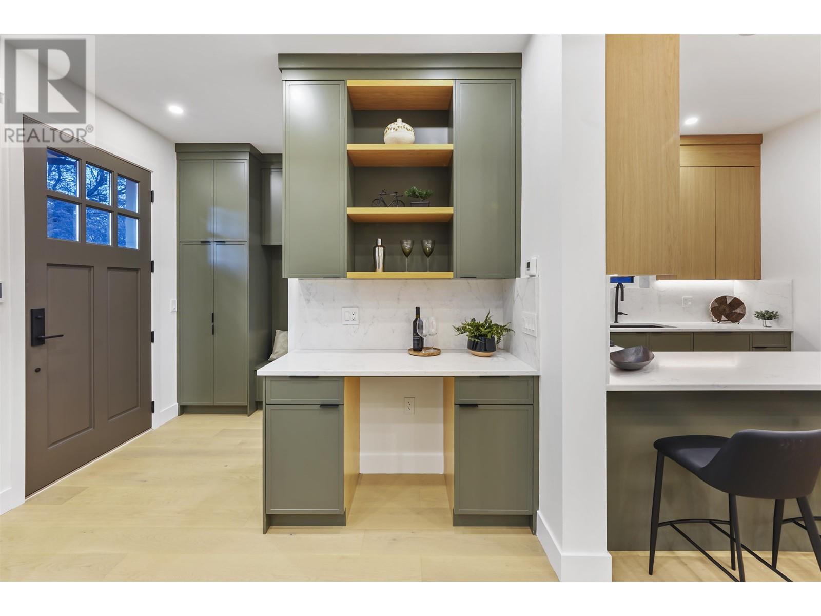 Listing Picture 8 of 35 : 1 1322 E 13TH AVENUE, Vancouver / 溫哥華 - 魯藝地產 Yvonne Lu Group - MLS Medallion Club Member