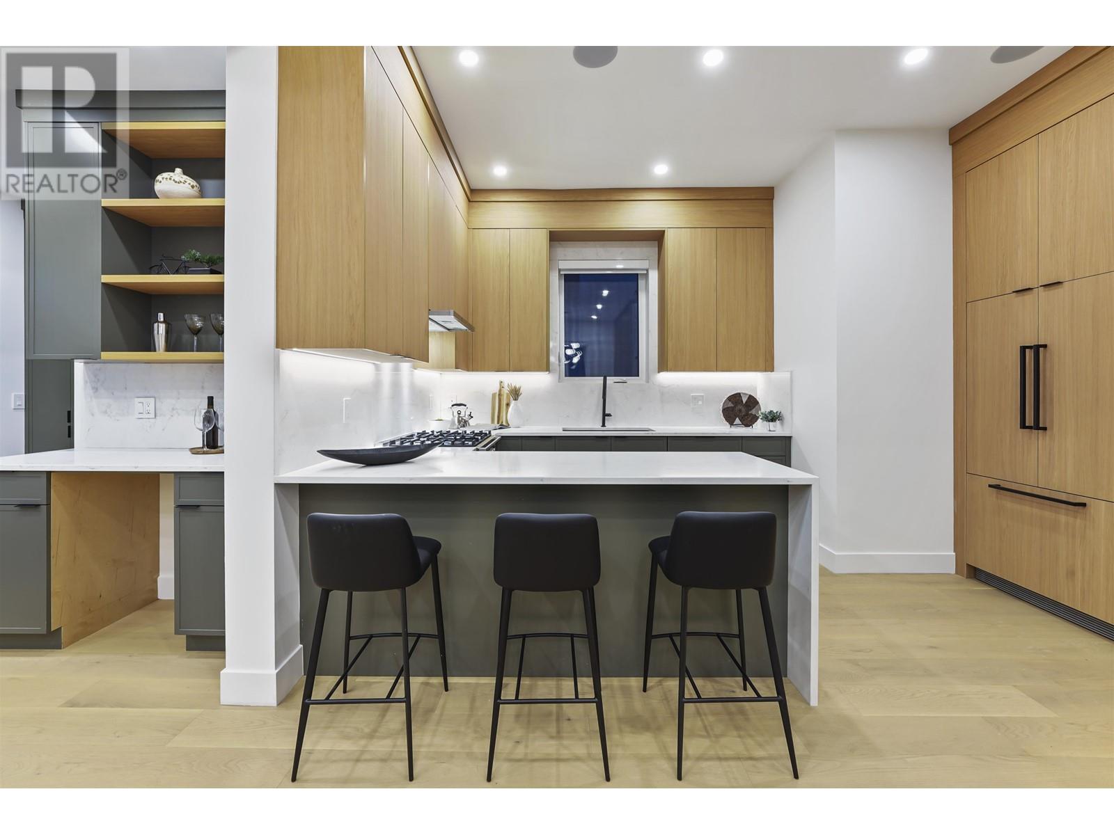 Listing Picture 14 of 35 : 1 1322 E 13TH AVENUE, Vancouver / 溫哥華 - 魯藝地產 Yvonne Lu Group - MLS Medallion Club Member