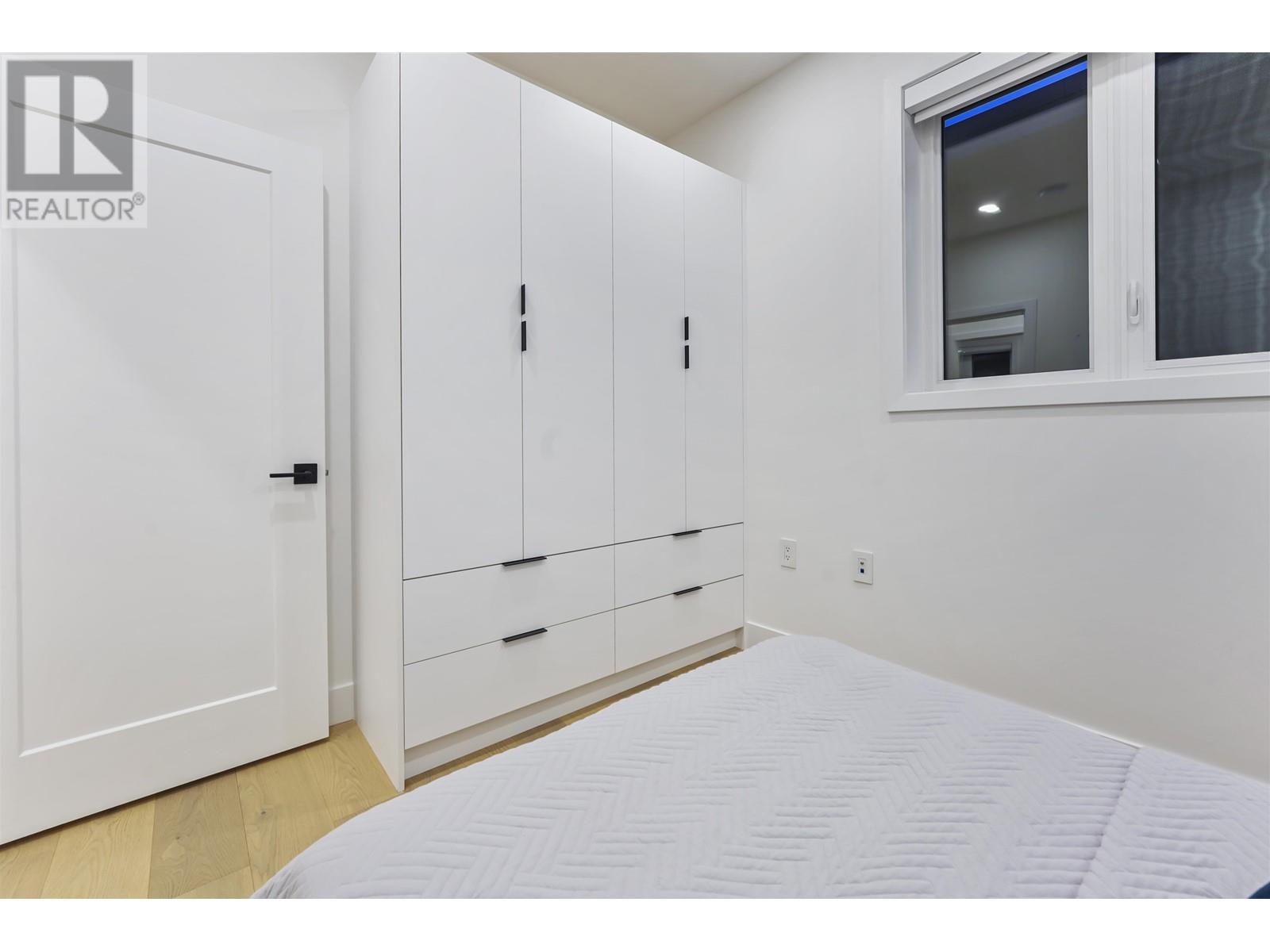 Listing Picture 25 of 35 : 1 1322 E 13TH AVENUE, Vancouver / 溫哥華 - 魯藝地產 Yvonne Lu Group - MLS Medallion Club Member