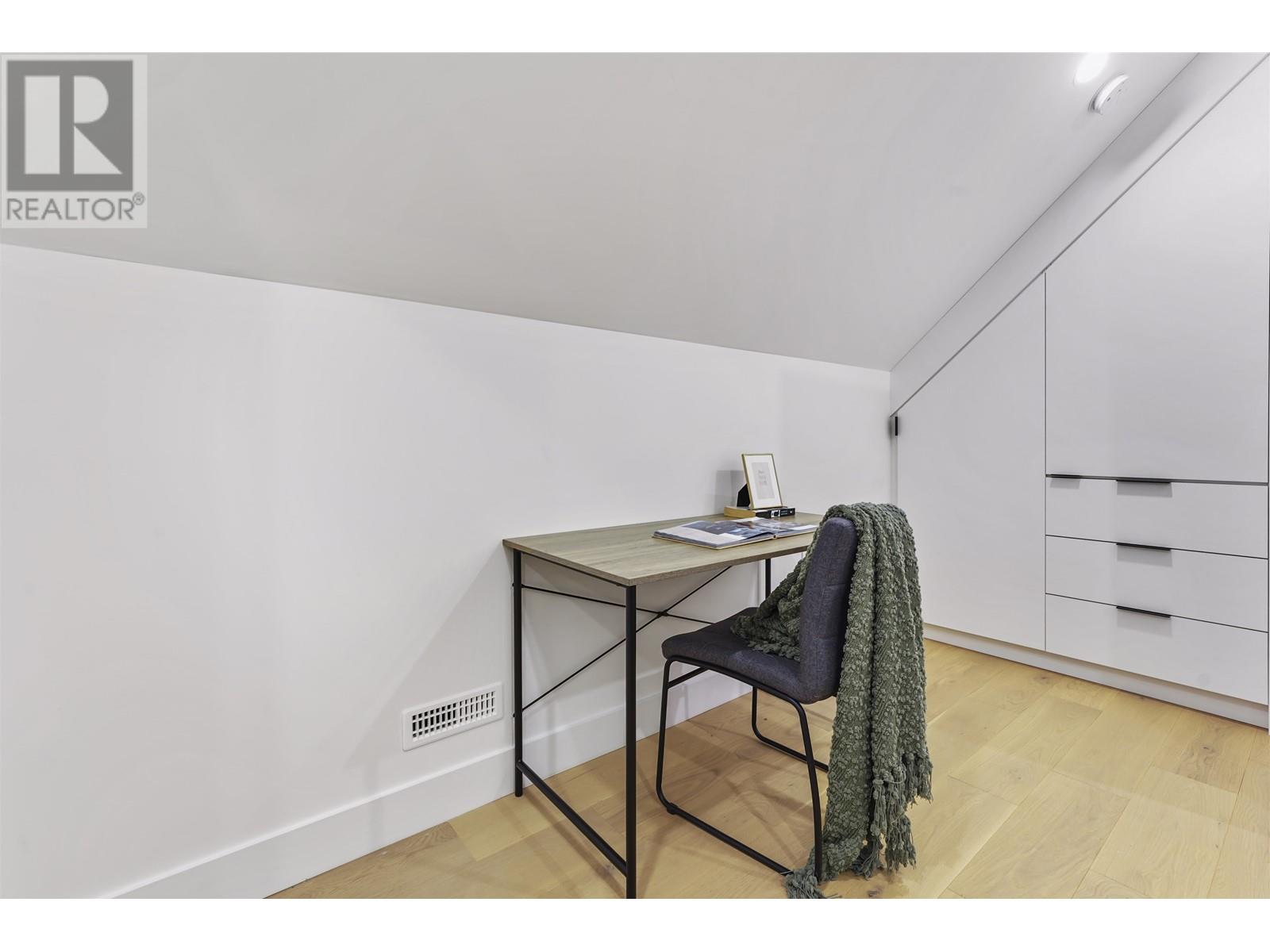 Listing Picture 29 of 35 : 1 1322 E 13TH AVENUE, Vancouver / 溫哥華 - 魯藝地產 Yvonne Lu Group - MLS Medallion Club Member