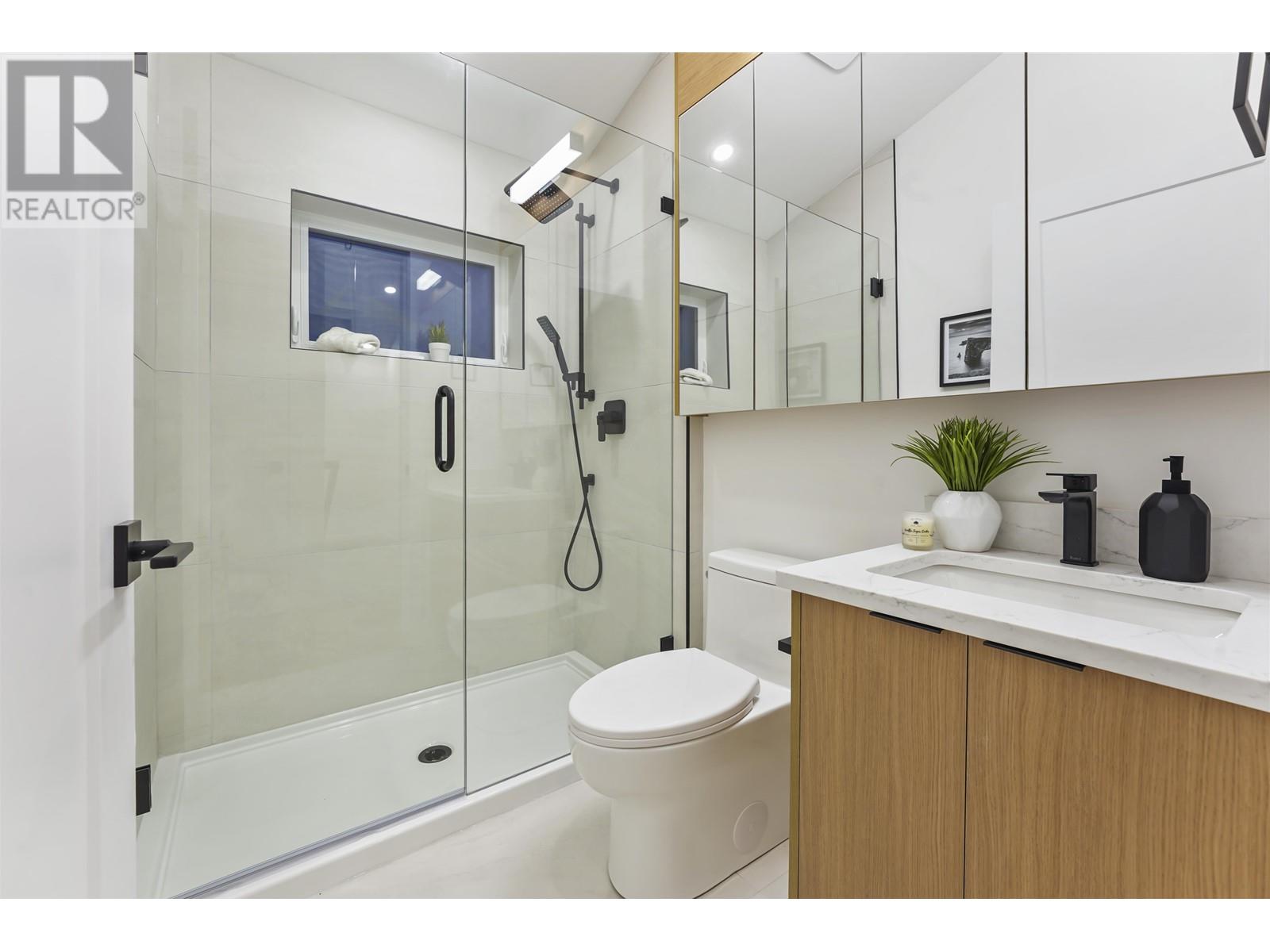 Listing Picture 26 of 35 : 1 1322 E 13TH AVENUE, Vancouver / 溫哥華 - 魯藝地產 Yvonne Lu Group - MLS Medallion Club Member