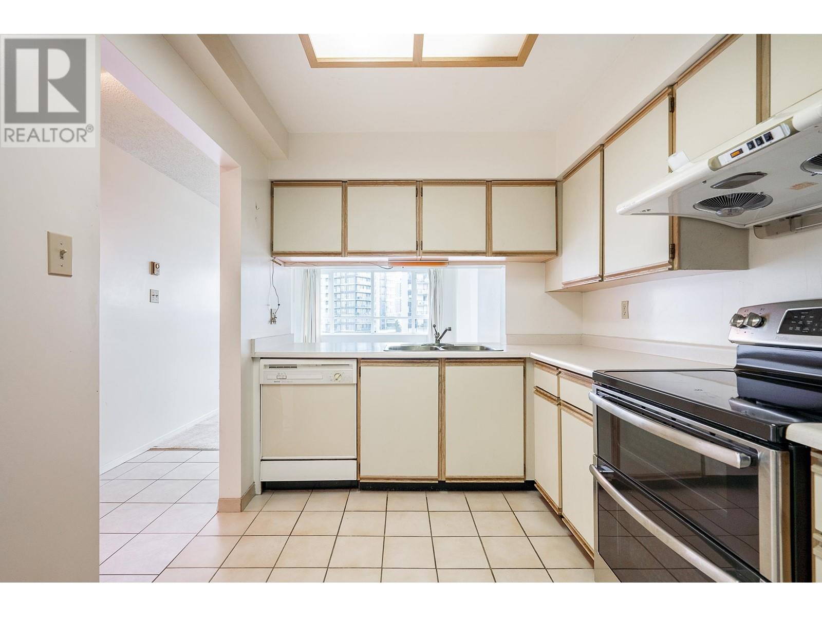 905 6070 Mcmurray Avenue, Burnaby, British Columbia  V5H 4J3 - Photo 5 - R2984049
