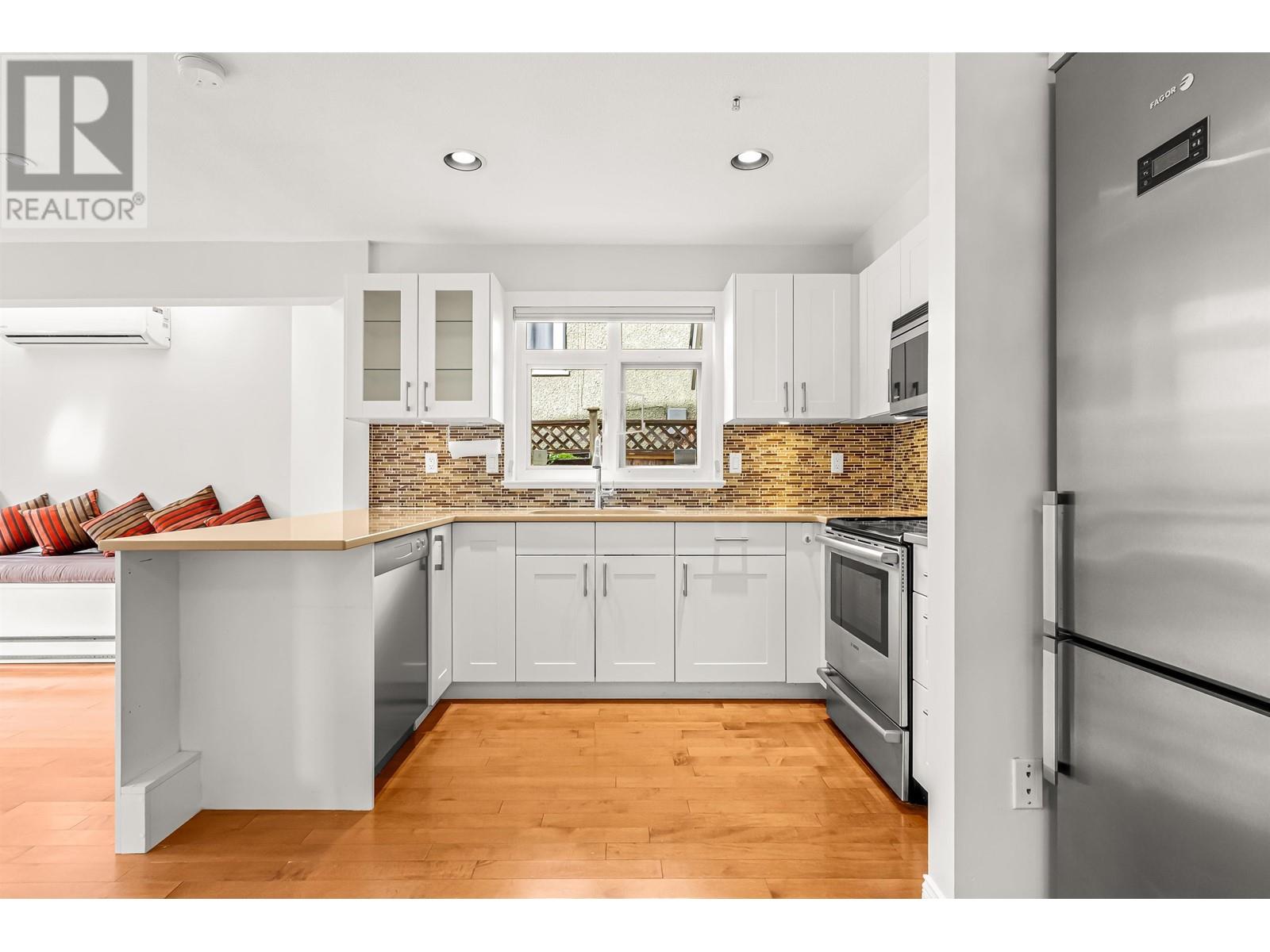 3481 W 8th Avenue, Vancouver, British Columbia  V6Y 1Y6 - Photo 10 - R2984051