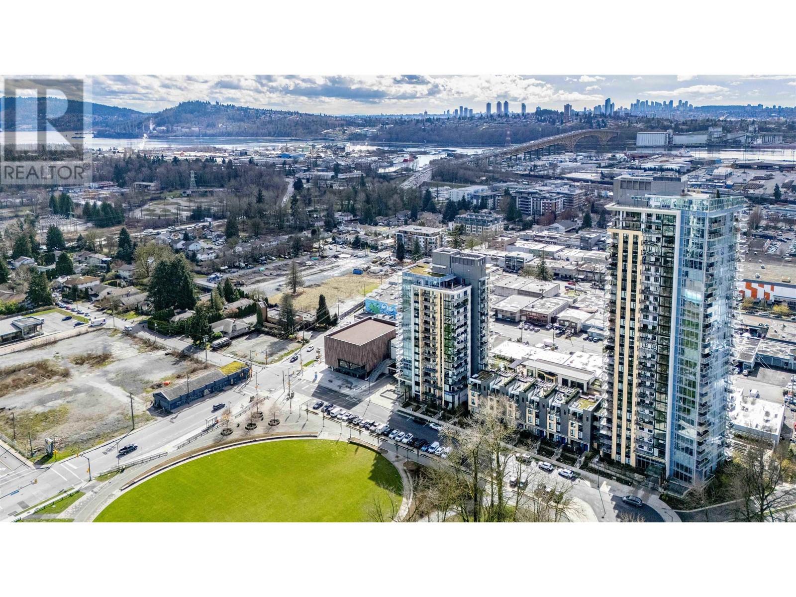 401 1401 Hunter Street, North Vancouver, British Columbia  V7J 0E2 - Photo 2 - R2984079