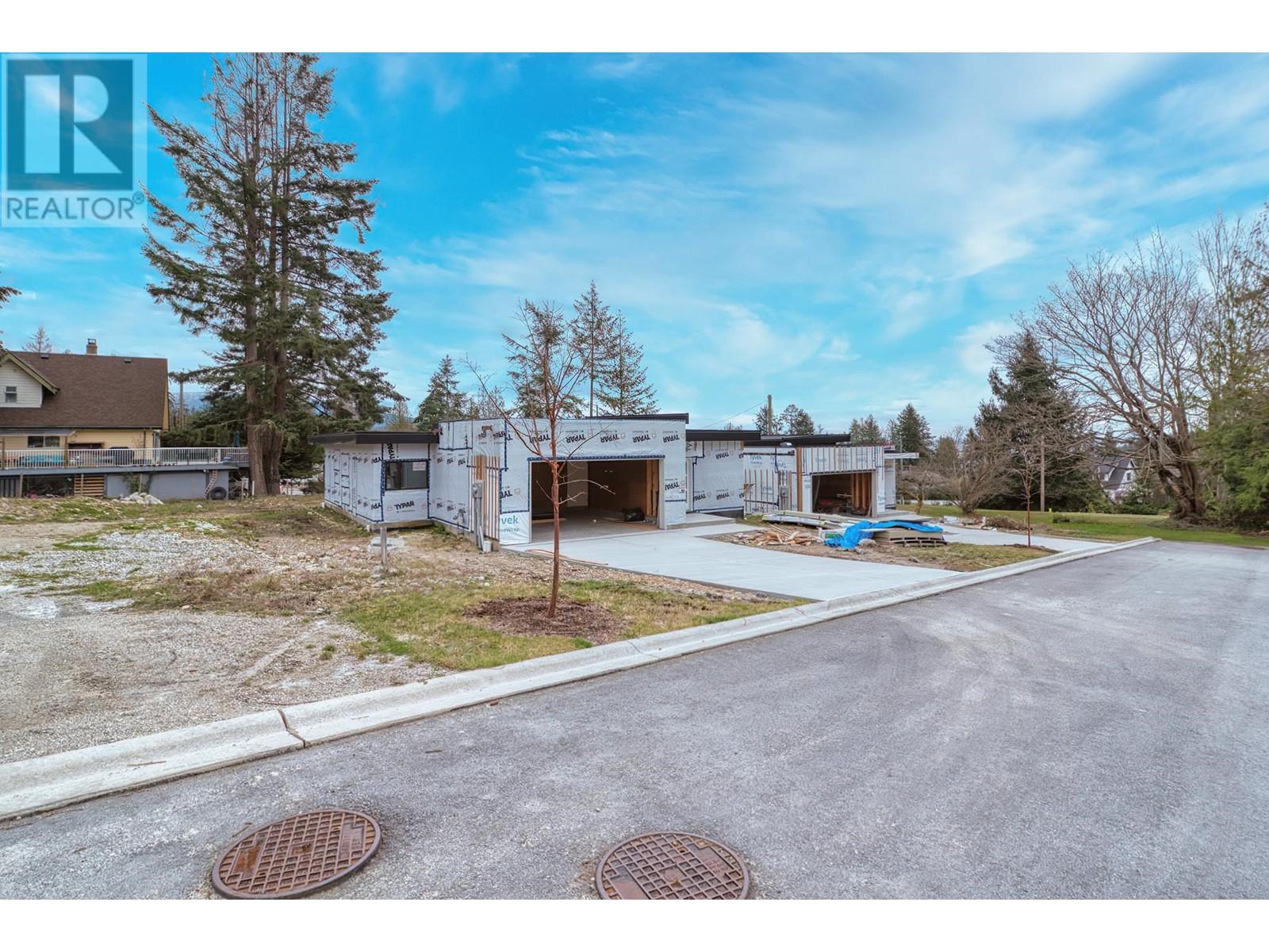 5410 Stellar Way, Sechelt, British Columbia  V7Z 0M3 - Photo 12 - R2984082