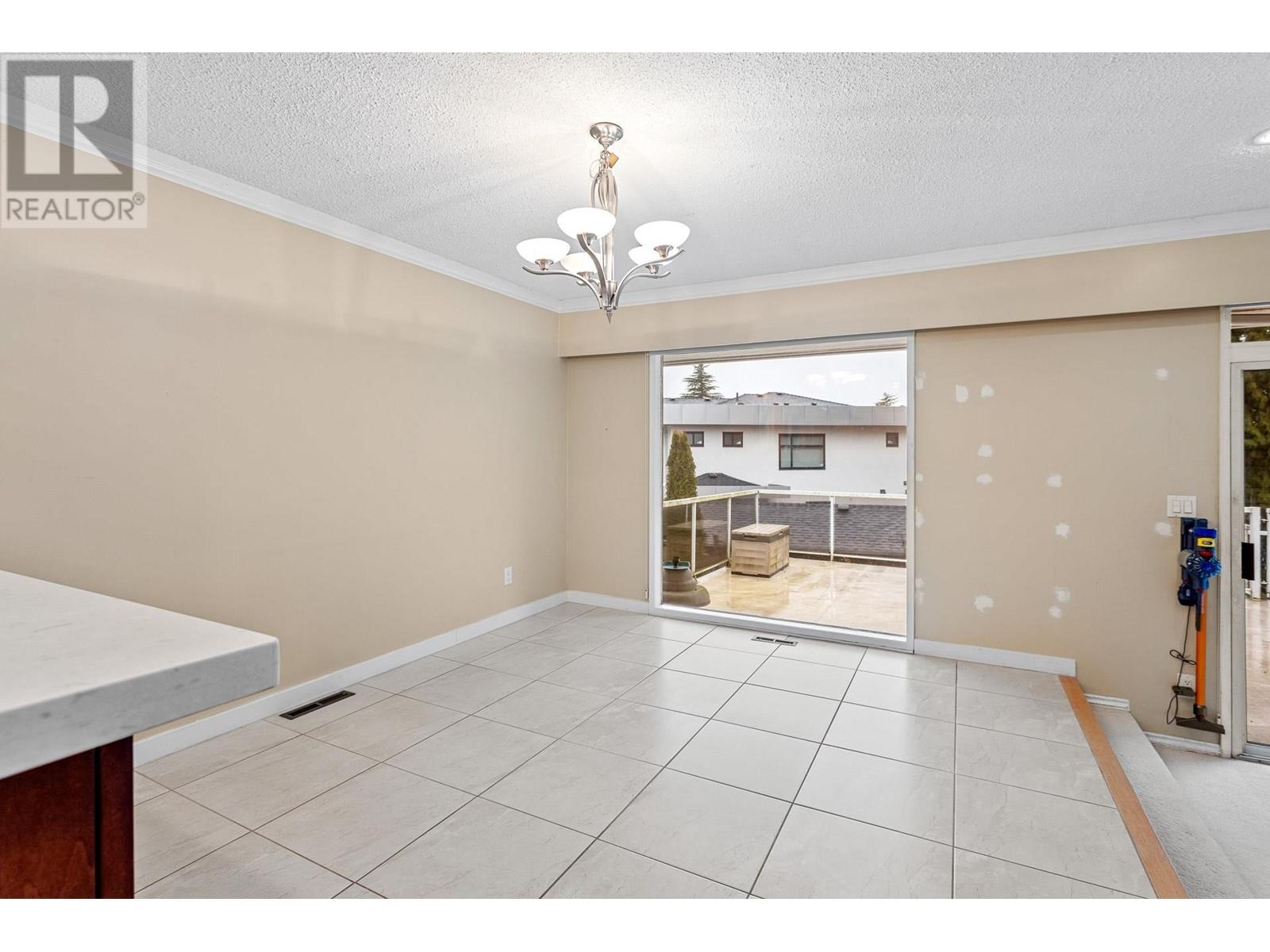 7365 Punnett Close, Burnaby, British Columbia  V5E 1X1 - Photo 10 - R2984119