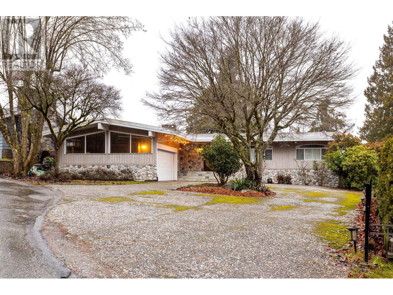 7365 Punnett Close, Burnaby, British Columbia  V5E 1X1 - Photo 2 - R2984119
