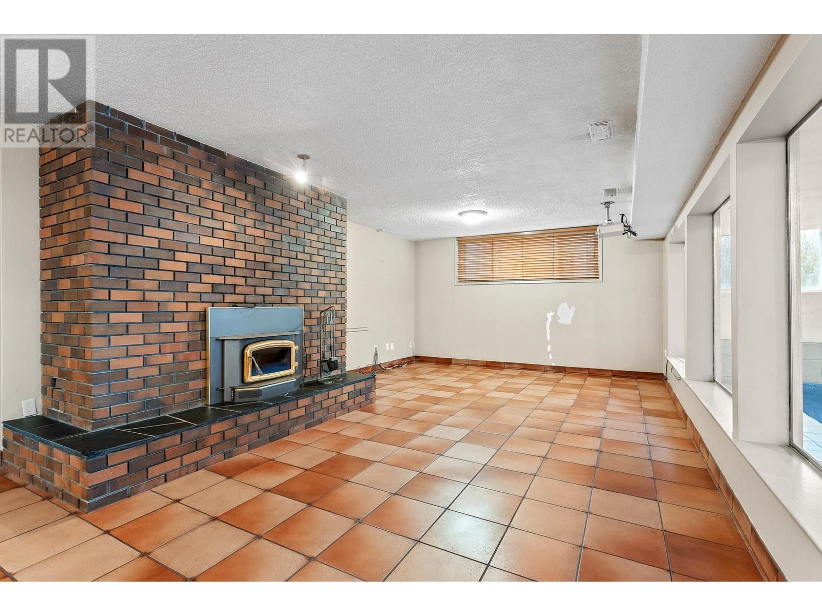 7365 Punnett Close, Burnaby, British Columbia  V5E 1X1 - Photo 24 - R2984119