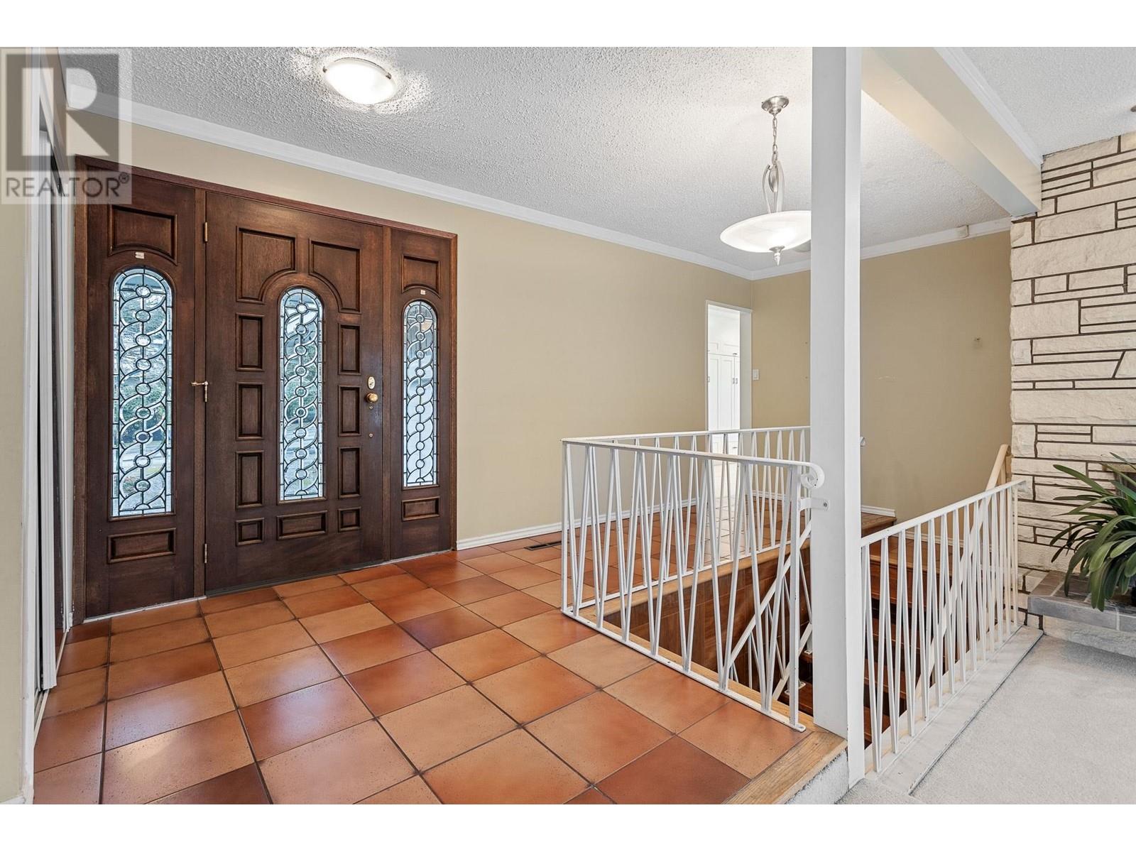 7365 Punnett Close, Burnaby, British Columbia  V5E 1X1 - Photo 5 - R2984119