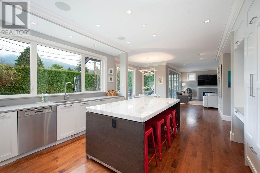 956 Belmont Avenue, North Vancouver, British Columbia  V7R 1J8 - Photo 10 - R2984133