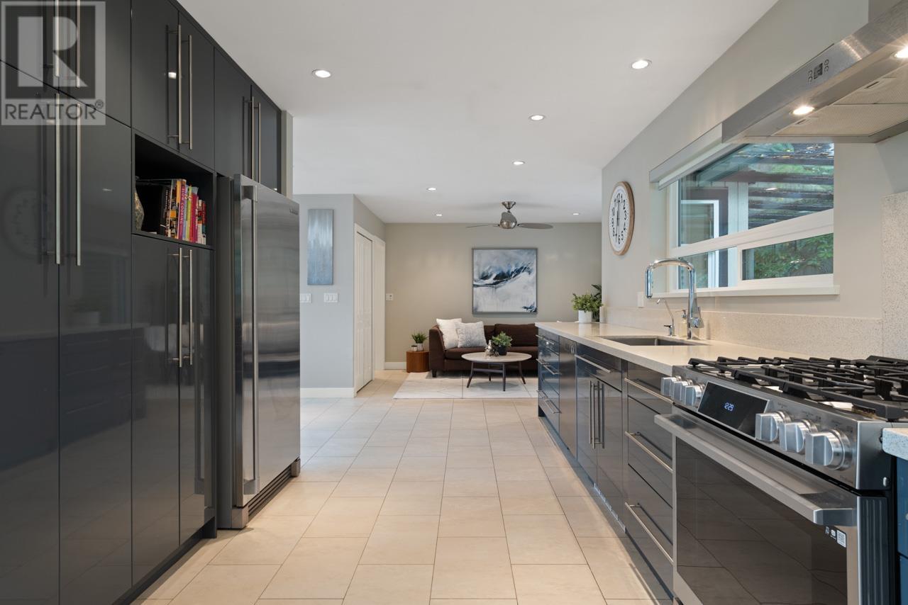 5620 Eagle Court, North Vancouver, British Columbia  V7R 4T9 - Photo 10 - R2981548