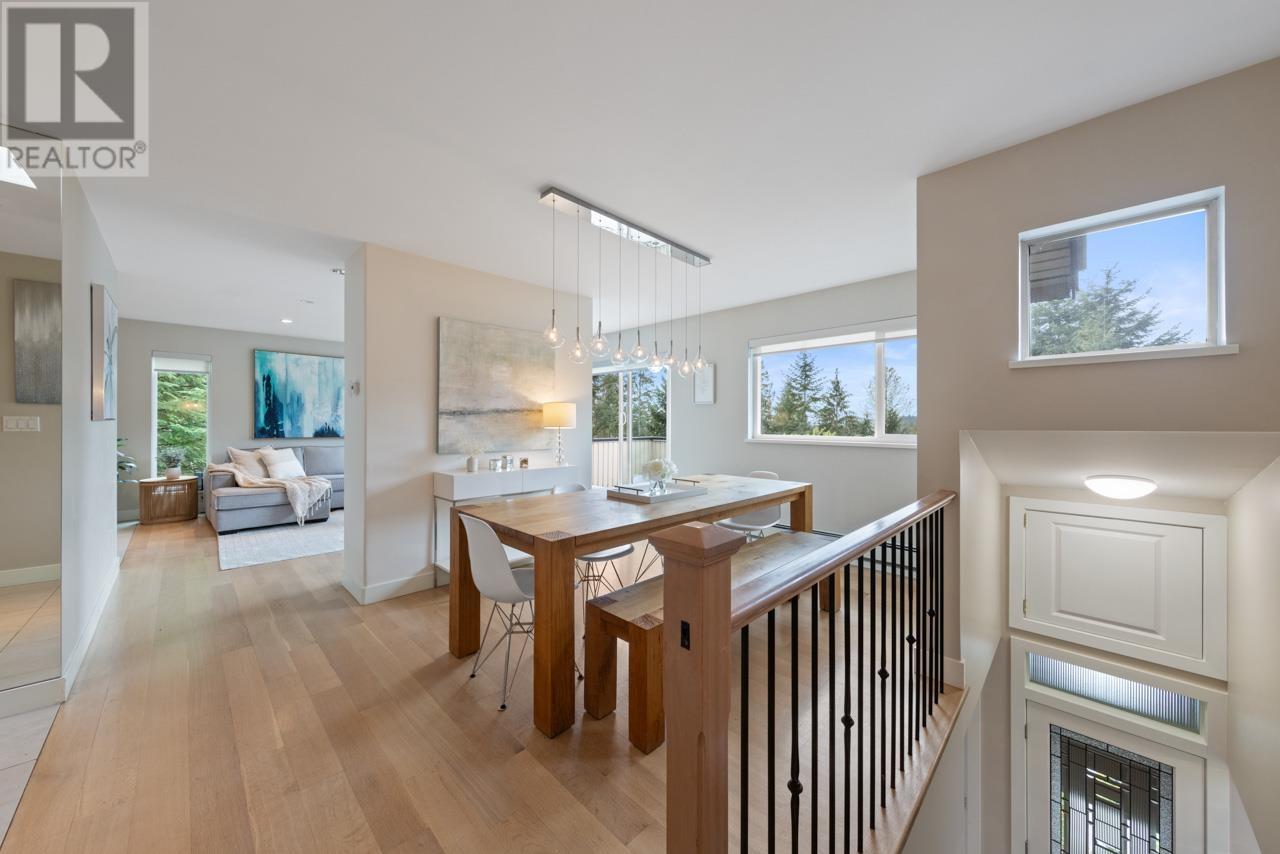 5620 Eagle Court, North Vancouver, British Columbia  V7R 4T9 - Photo 4 - R2981548
