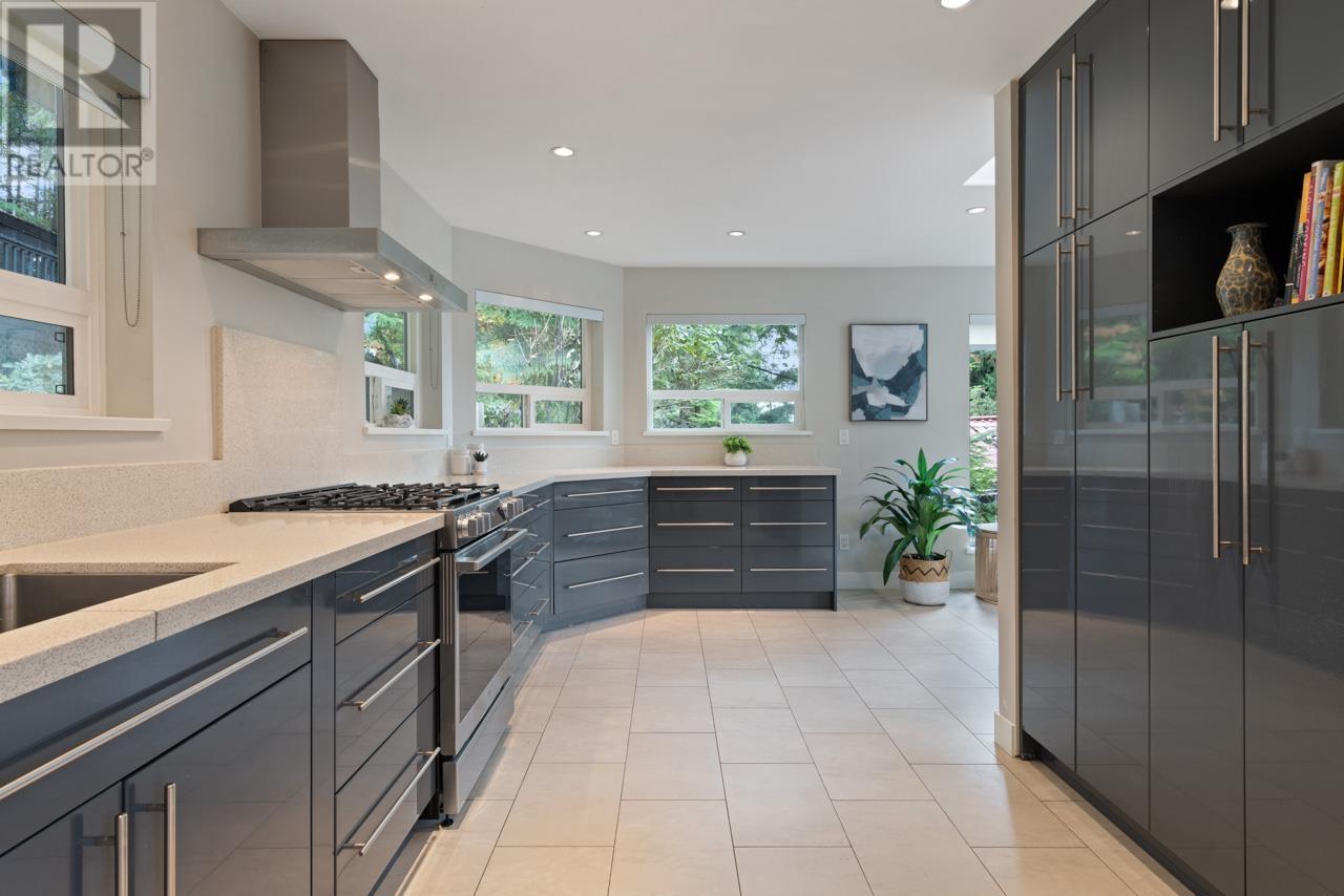5620 Eagle Court, North Vancouver, British Columbia  V7R 4T9 - Photo 7 - R2981548