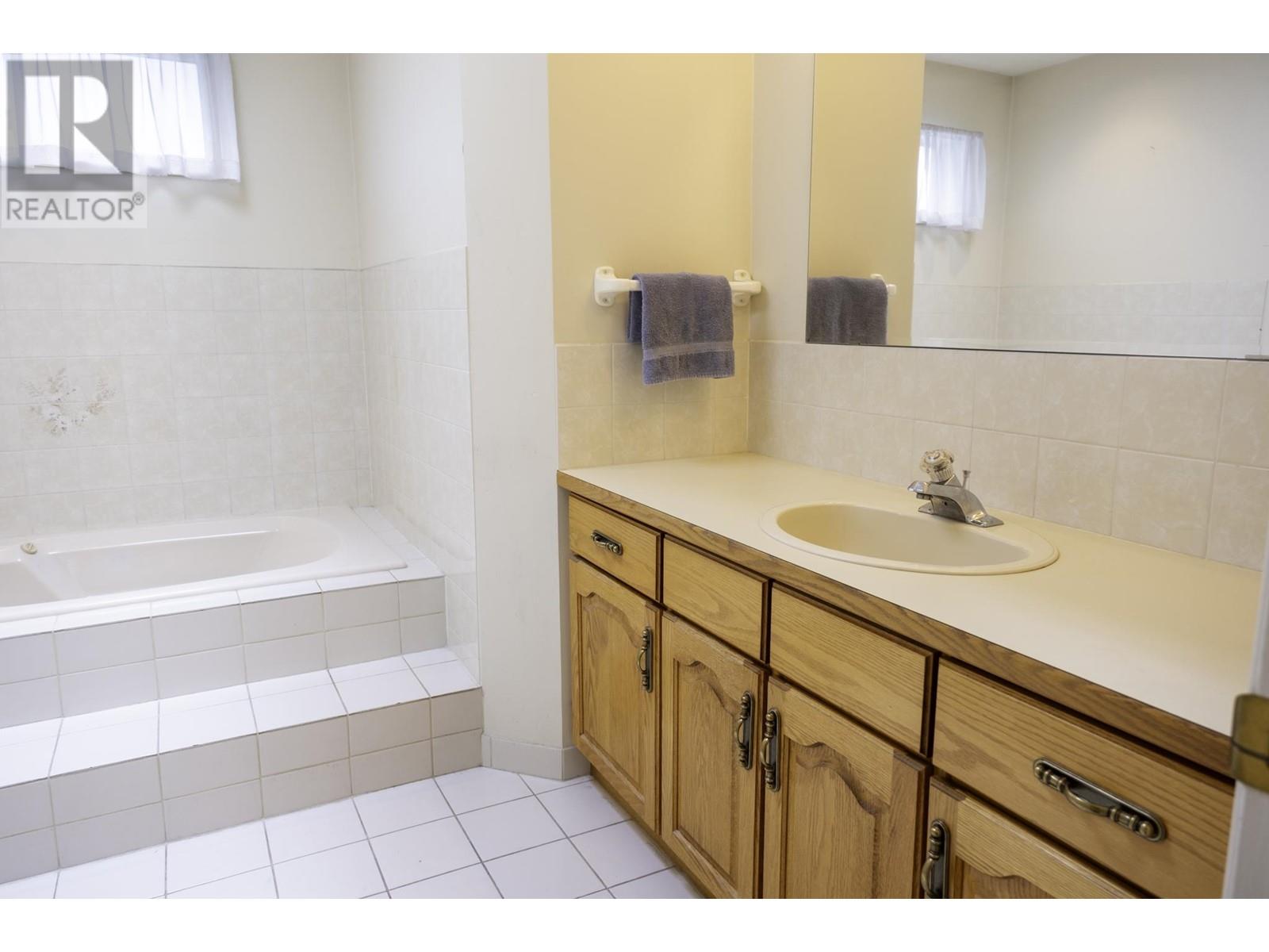 1541 Willingdon Avenue, Burnaby, British Columbia  V5C 5H8 - Photo 8 - R2983988