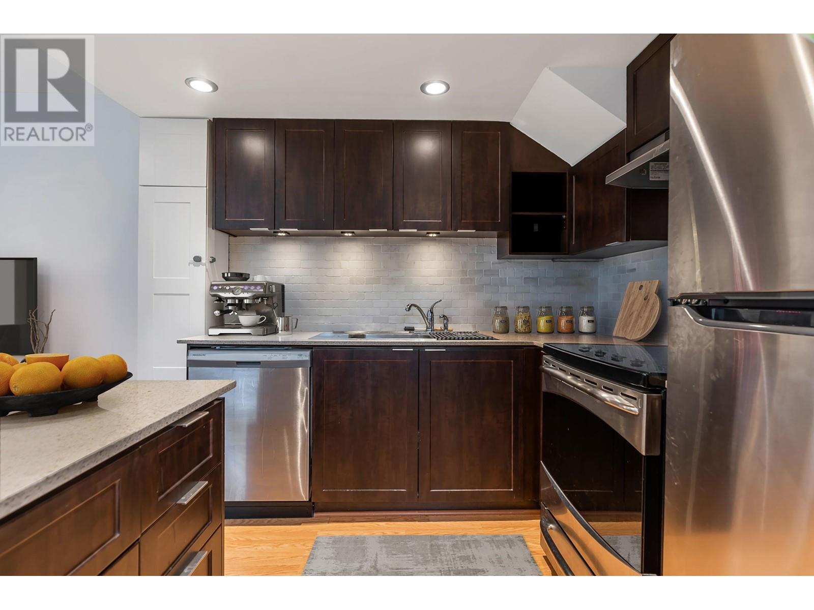 9234 University Crescent, Burnaby, British Columbia  V5A 0A3 - Photo 3 - R2983663